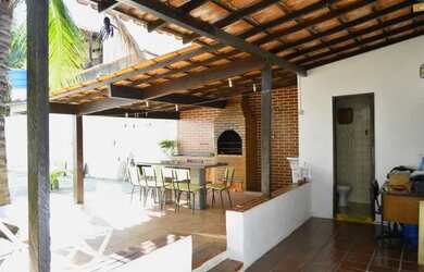 Imagem: A casa possui 3 Dormitórios, 2 Vagas na garagem e está localizado