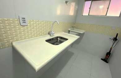 Imagem: O apartamento possui 2 Dormitórios, 1 Banheiro, 1 Vaga na garagem