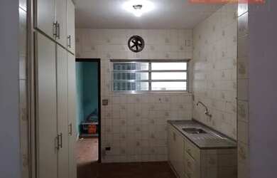 Imagem: A casa possui 3 Dormitórios, 1 Banheiro, 4 Vagas na garagem