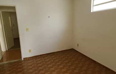 Imagem: A casa possui 3 Dormitórios, 2 Banheiros, 1 Vaga na garagem