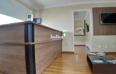 Imagem: O depósito possui 3 Vagas na garagem, 328m² de Área e está