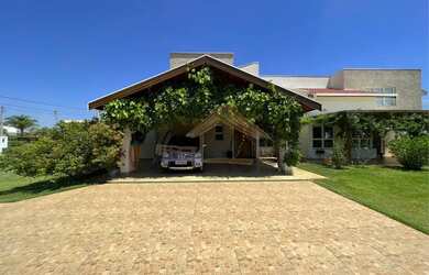 Imagem: A casa em condomínio possui 3 Dormitórios, 4 Banheiros, 5