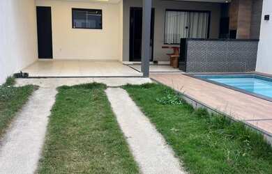 Imagem: A casa possui 2 Dormitórios, 2 Banheiros, 1 Vaga na garagem