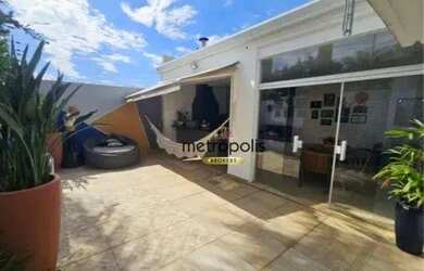 Imagem: A casa possui 3 Dormitórios, 4 Banheiros, 2 Vagas na garagem