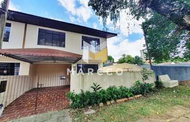 Imagem: A casa possui 3 Dormitórios, 2 Banheiros, 1 Vaga na garagem