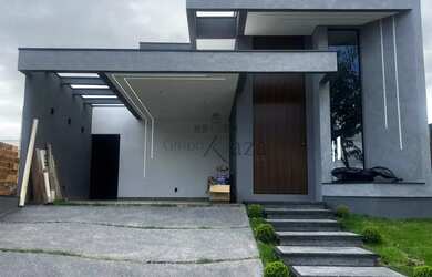 Imagem: A casa em condomínio possui 3 Dormitórios, 2 Banheiros, 2