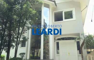 Imagem: A casa possui 4 Dormitórios, 5 Banheiros, 5 Vagas na garagem