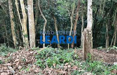 Imagem: O terreno à venda possui e está localizado em Arujázinho