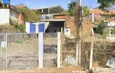 Imagem: A casa possui 2 Dormitórios, 3 Banheiros, 5 Vagas na garagem