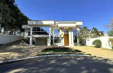 Imagem: A casa em condomínio possui 4 Dormitórios, 5 Banheiros, 516m²