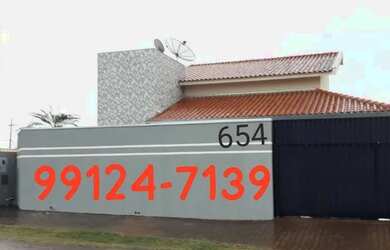 Imagem: A casa possui 3 Dormitórios, Acomodam 10 pessoas, 4 Vagas na