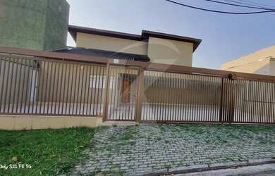 Imagem: A casa possui 4 Dormitórios, 5 Banheiros, 5 Vagas na garagem