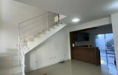 Imagem: A casa possui 4 Dormitórios, 3 Banheiros, 2 Vagas na garagem