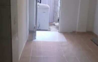 Imagem: A casa possui 1 Dormitório, 1 Banheiro e está localizado