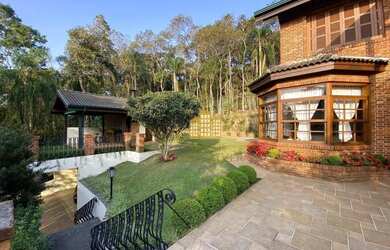 Imagem: A casa em condomínio possui 4 Dormitórios, 5 Banheiros, 4