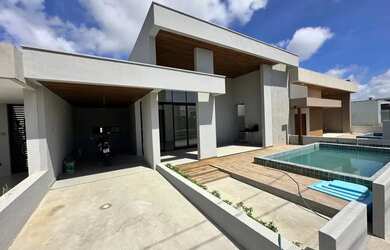 Imagem: A casa em condomínio possui 3 Dormitórios, 3 Banheiros, 2