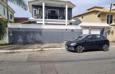 Imagem: A casa possui 4 Dormitórios, 4 Banheiros, 3 Vagas na garagem
