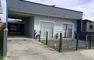 Imagem: A casa possui 5 Dormitórios, 4 Banheiros, 3 Vagas na garagem