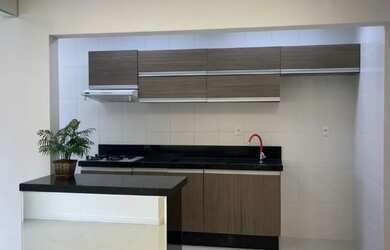 Imagem: O apartamento possui 1 Dormitório, 1 Banheiro, 1 Vaga na garagem