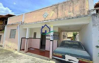 Imagem: A casa possui 3 Dormitórios, 1 Banheiro, 1 Vaga na garagem