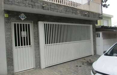 Imagem: A casa possui 3 Dormitórios, 3 Banheiros, 2 Vagas na garagem