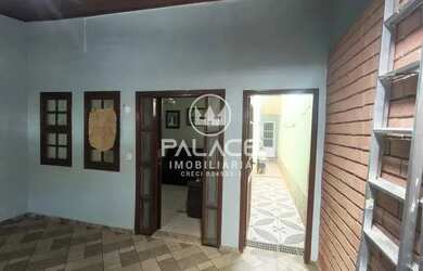 Imagem: A casa possui 1 Dormitório, 1 Banheiro, 2 Vagas na garagem