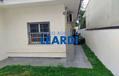 Imagem: A casa possui 4 Dormitórios, 4 Banheiros, 2 Vagas na garagem