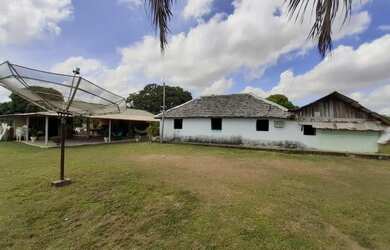 Imagem: A fazenda possui 400m² de Área e está localizado em Centro