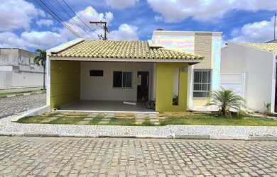 Imagem: A casa em condomínio possui 3 Dormitórios, 2 Banheiros, 120m²