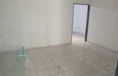 Imagem: A casa possui 3 Dormitórios, 2 Banheiros, 1 Vaga na garagem