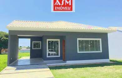 Imagem: A casa possui 3 Dormitórios, 2 Banheiros, 2 Vagas na garagem