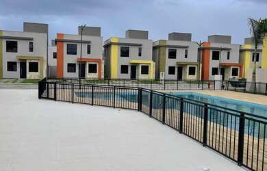 Imagem: A casa em condomínio possui 3 Dormitórios, 1 Banheiro, 2 Vagas