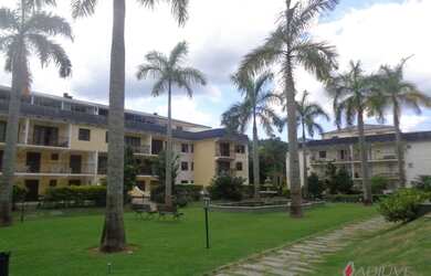 Imagem: O apartamento possui 2 Dormitórios, 1 Banheiro, 2 Vagas na