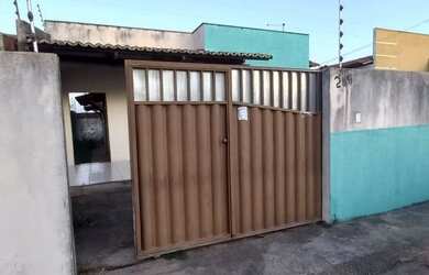 Imagem: A casa possui 2 Dormitórios, 2 Banheiros e 2 Vagas na garagem