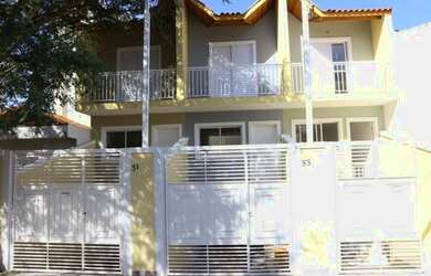 Imagem: A casa possui 3 Dormitórios, 3 Banheiros, 4 Vagas na garagem