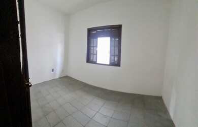 Imagem 2: Casa 2/4 Barbalho. 80m² de Área, 2 Banheirose2 Dormitórios