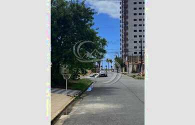 Imagem: A casa possui 3 Dormitórios, 2 Banheiros, 4 Vagas na garagem