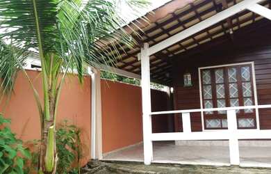 Imagem: A casa possui 2 Dormitórios, 3 Banheiros, 2 Vagas na garagem