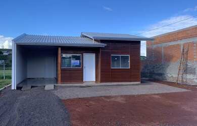 Imagem: A casa possui 2 Dormitórios, 1 Banheiro, 1 Vaga na garagem