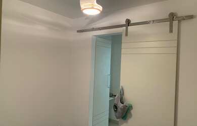 Imagem: O depósito possui 1 Vaga na garagem, 30m² de Área e está