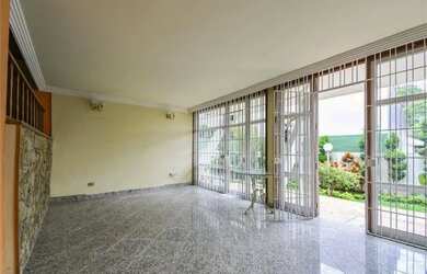 Imagem: A casa possui 3 Dormitórios, 4 Banheiros, 4 Vagas na garagem