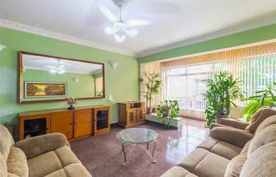 Imagem: A casa possui 3 Dormitórios, 3 Banheiros, 3 Vagas na garagem