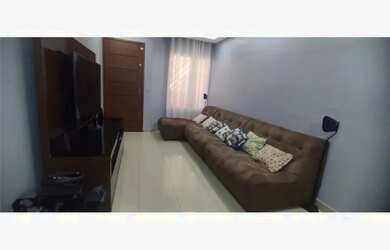 Imagem: A casa possui 3 Dormitórios, 2 Banheiros, 2 Vagas na garagem