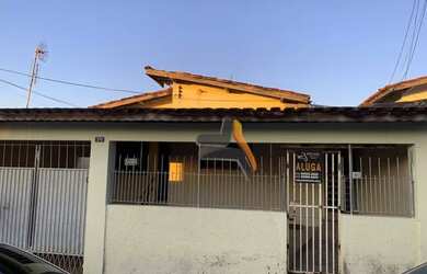 Imagem: A casa possui 2 Dormitórios, 1 Banheiro, 1 Vaga na garagem