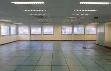 Imagem: O depósito possui 5 Vagas na garagem, 415m² de Área e está