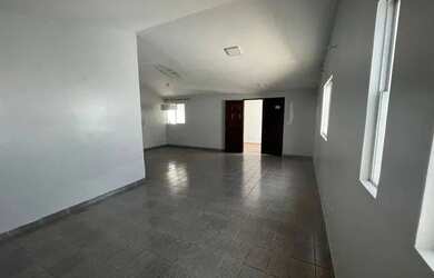 Imagem: A casa possui 2 Dormitórios, 2 Banheiros, 1 Vaga na garagem