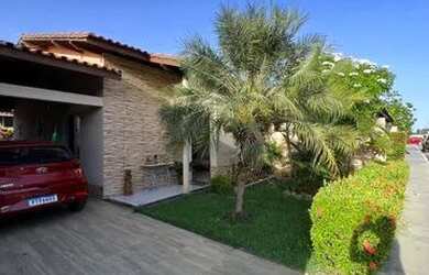 Imagem: A casa em condomínio possui 4 Dormitórios, 2 Banheiros, 3