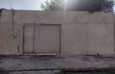 Imagem: A casa possui 1 Dormitório, 1 Banheiro, 2 Vagas na garagem