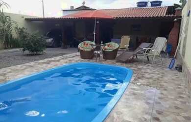 Imagem: A casa possui 2 Dormitórios, 2 Banheiros, 2 Vagas na garagem