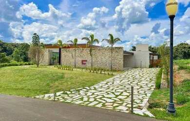 Imagem: A casa em condomínio à venda possui 5 Dormitórios, 5 Banheiros